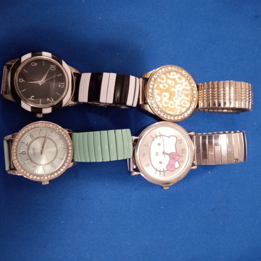 Ladies or young ladies watches , very nice need batteries